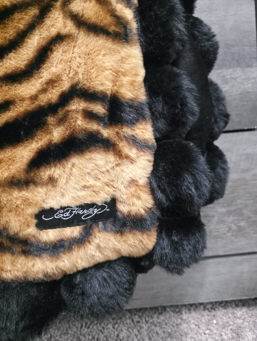 Ed Hardy Plush Faux Fur SnowTiger Throw Blanket Viral New - Picture 4 of 6